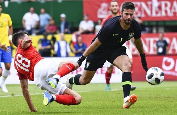 Alisson es el arquero principal de Brasil.