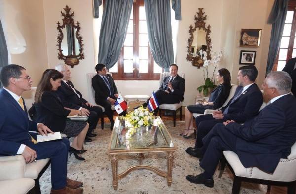 Varela mantiene encuentro protocolar con  los presidentes de Portugal y Costa Rica .