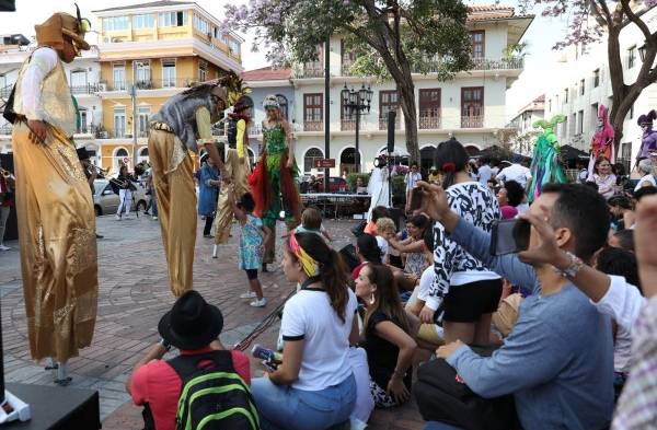 Con magia, risas y música, el FAE conquista Casco Viejo&nbsp;