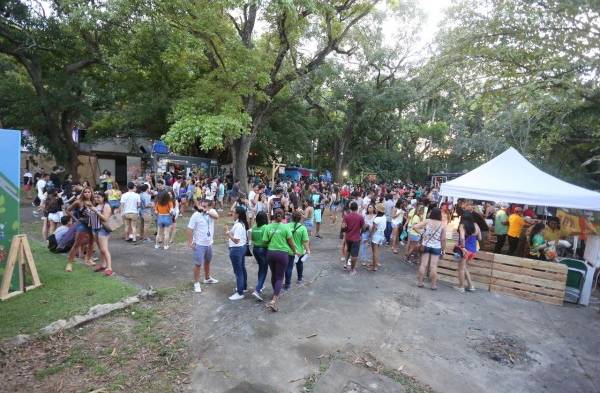 Farruko y Yatra exaltaron a los 'panas' en el Festival de Verano