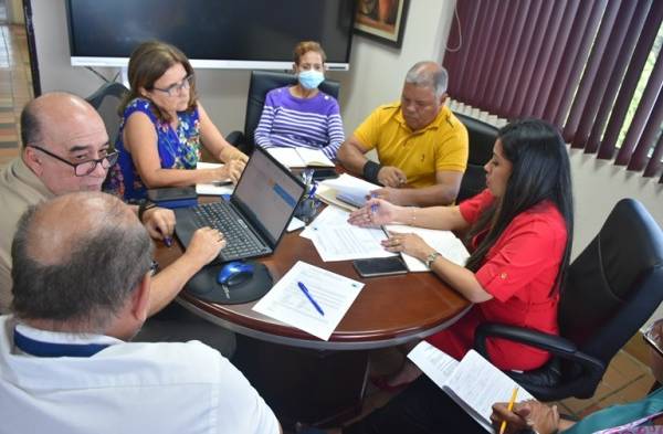 Reunión con representantes de pacientes.