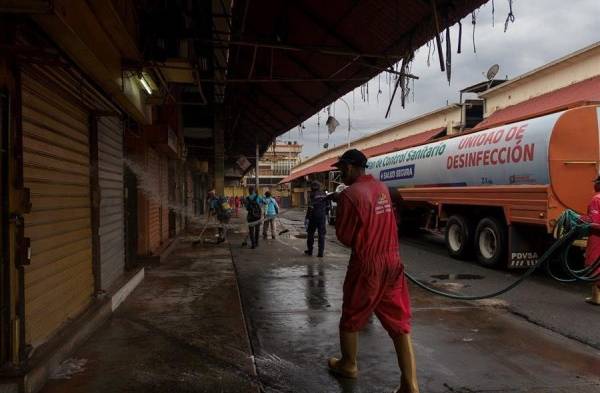 Venezuela afloja desde mañana la cuarentena, mientras el COVID-19 se expande