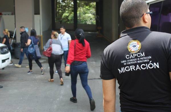 Migración detiene a 21 extranjeros en Panamá Oeste