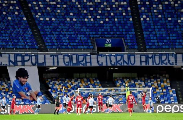 Nápoles rebautiza su estadio de fútbol como el Diego Armando Maradona