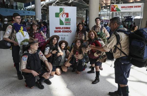 Unos 200.000 fieles toman Lisboa, paralizada el primer día de la JMJ