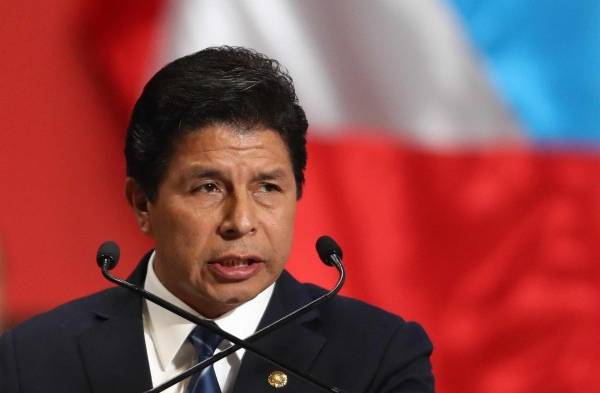 Castillo evalúa si asiste al Congreso a defenderse de traición a la patria