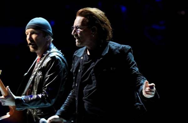 Bono, líder del grupo, que le llevó a realizar a finales del pasado año una pequeña gira por teatros por diversas ciudades como Madrid.