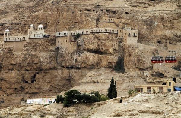 Jericóla situada más por debajo el nivel del mar del mundo, situada en un oasis verde del valle del Jordá.