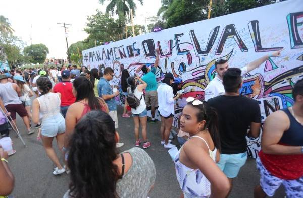 Farruko y Yatra exaltaron a los 'panas' en el Festival de Verano