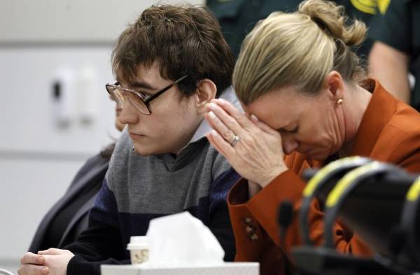Jurado pide cadena perpetua para autor de la masacre de 17 personas en un colegio de Florida 