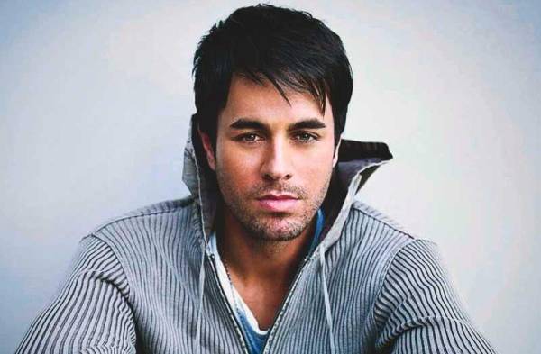 Enrique Iglesias demanda a Universal por incumplimiento de contrato 