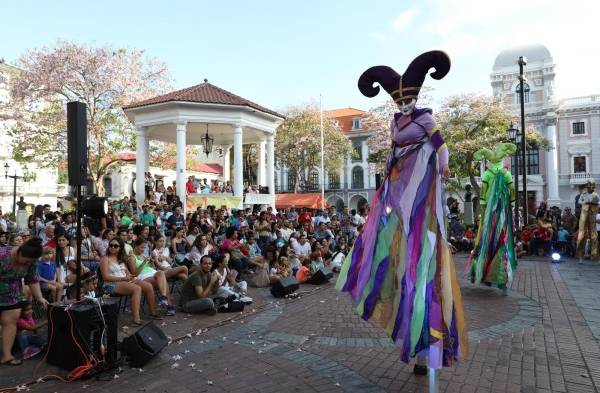 Con magia, risas y música, el FAE conquista Casco Viejo&nbsp;