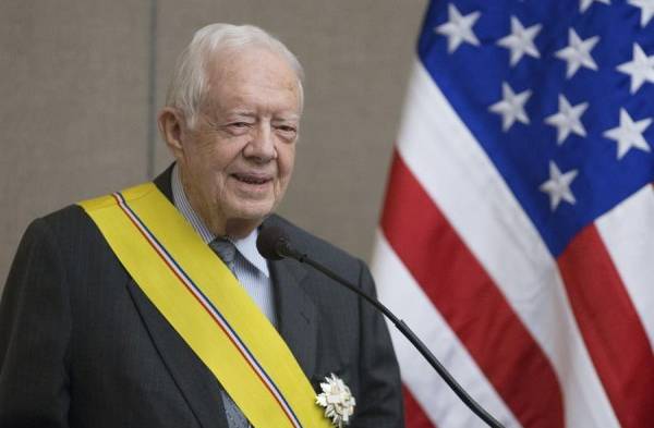 Jimmy Carter es operado este martes en EE.UU. por una hemorragia cerebral