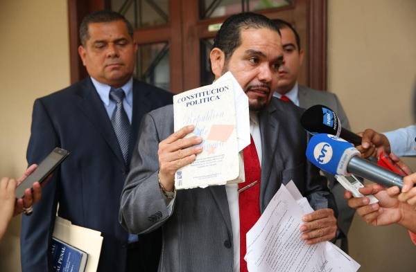 Benito Mojica, abogado defensor, presentó dos nuevos recursos ayer, ante la CSJ.