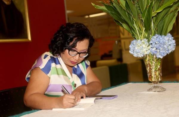 Periodista Vannie Arrocha, autora de la investigación y del libro.