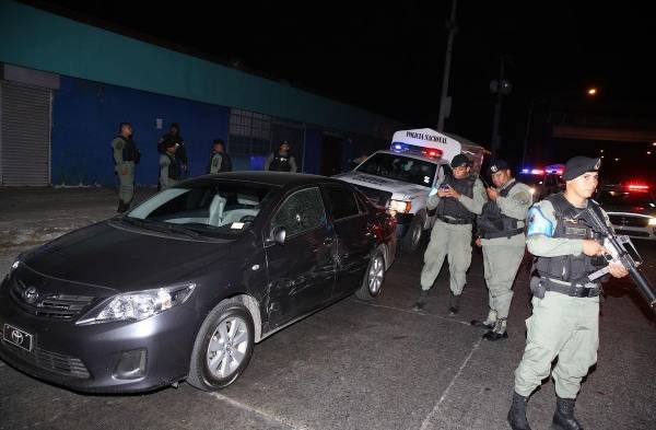 El auto fue abandonado en el Mercado de Abastos, en Ancón. Las niñas estaban ilesas.
