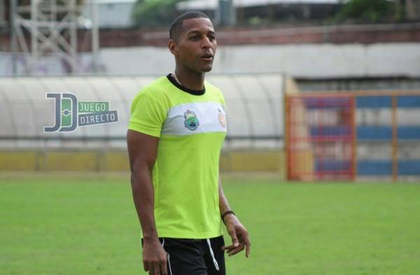 Nicolás Muñoz, encendido en el fútbol salvadoreño