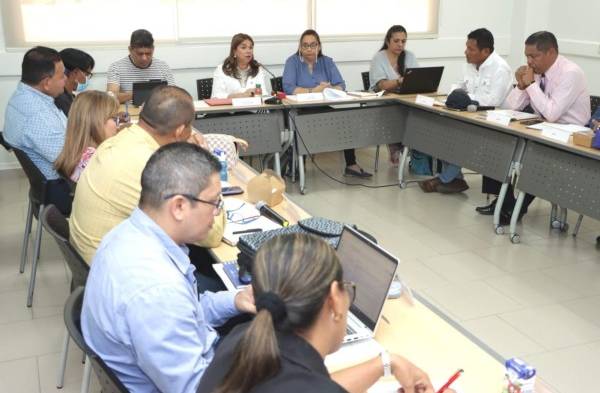 Realizan reunión entre gremios docentes y Meduca