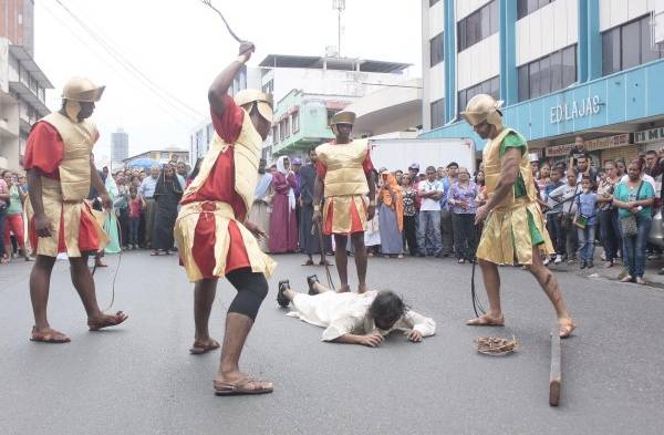 Según la Biblia, Jesús cayó tres veces con la cruz.