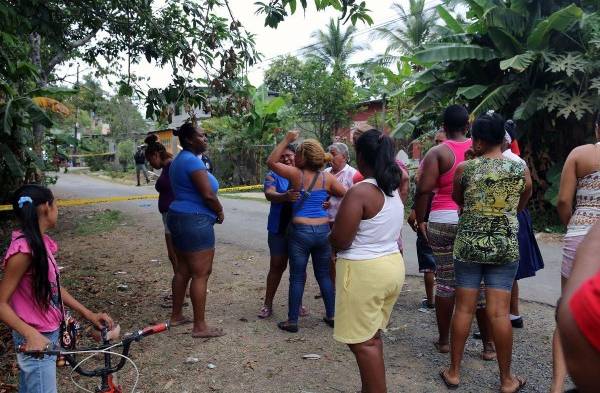 Familiares de Michael Herrera se apersonaron desconsolados a la escena del crimen