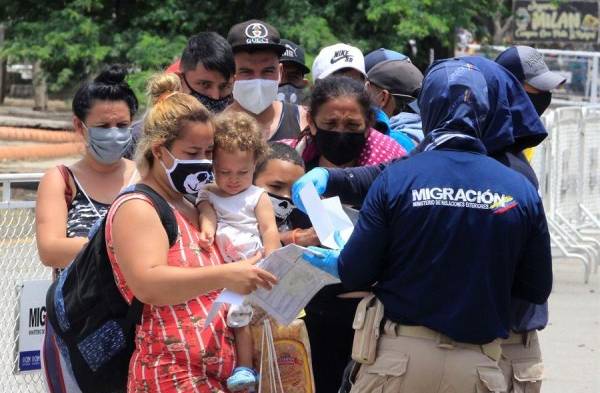 controles migratorios en el puente que une Cúcuta (Colombia) y San Antonio del Táchira (Venezuela).