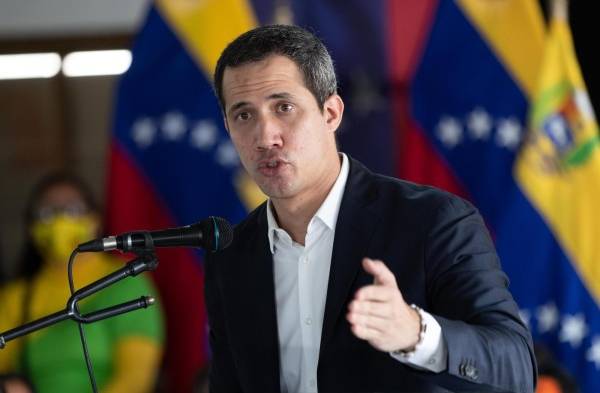 Fotografía de archivo en la que se registró al líder opositor venezolano Juan Guaidó, en Caracas (Venezuela).