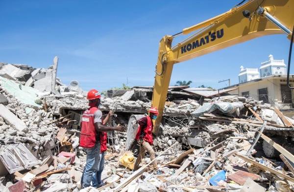 Aumentan a 1,297 los muertos por el terremoto en Haití