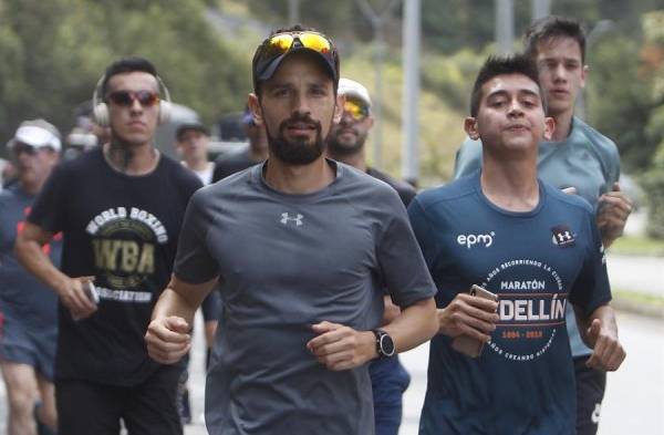 Atleta colombiano culmina travesía tras correr 400 kilómetros en 16 días