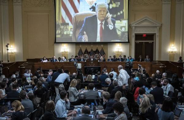 Trump presionó a su vicepresidente Mike Pence para que bloqueara el resultado de las elecciones de 2020 que dieron la victoria al demócrata Joe Biden a sabiendas de que su plan era 'ilegal'.