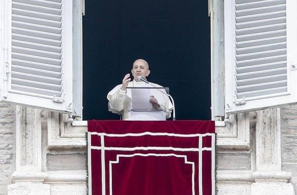 El papa no participará en los ejercicios de Cuaresma por un resfriado