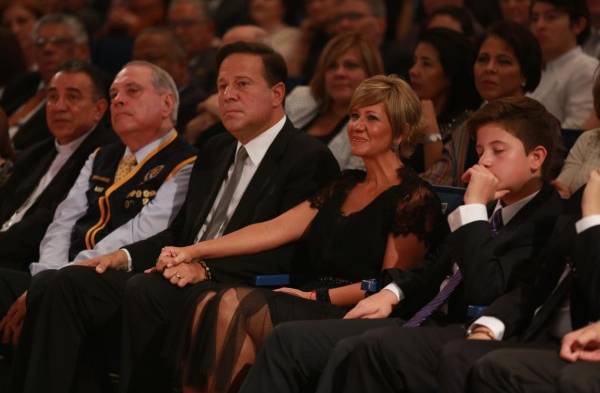 Juan Carlos Varela junto a su esposa, Lorena Castillo.