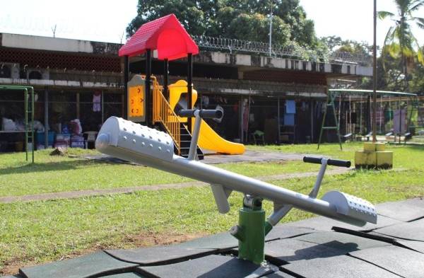 Inauguran parque infantil en la cárcel de mujeres