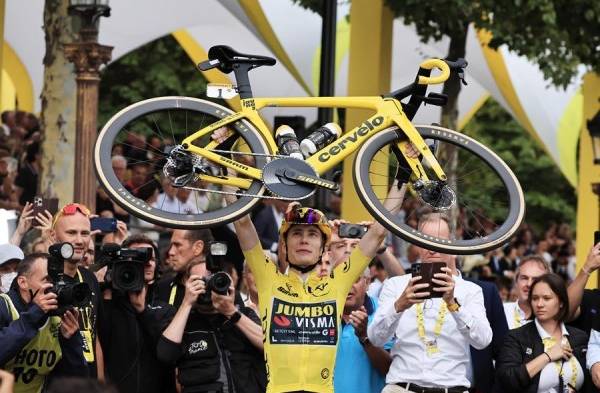 Vingegaard le gana la partida a Pogacar y es el rey del Tour de Francia