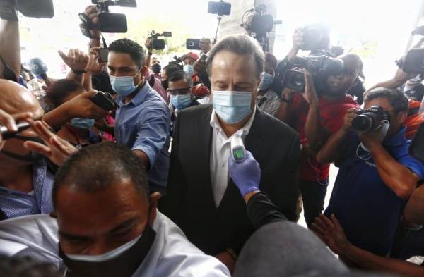 Varela confirmó que le decretaron impedimento de salida del país