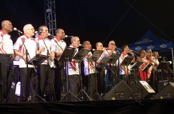 Todos los salseros en una sola tarima.