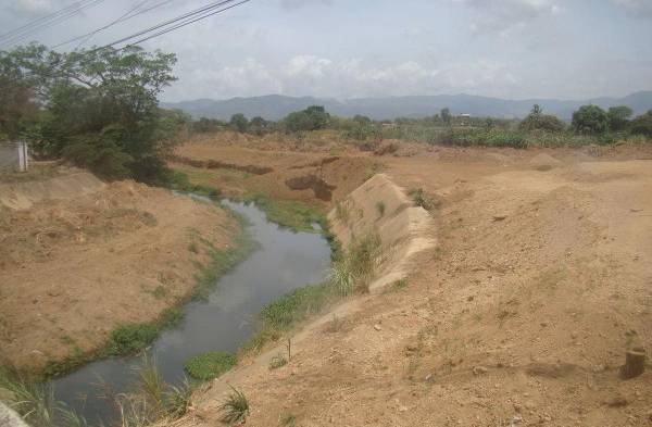 Realizan trabajos de dragado y relleno en río Cabra, en Pacora.