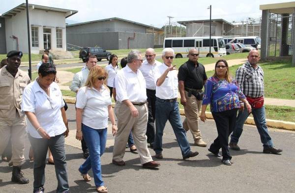 Ambos ministros visitaron dos penales