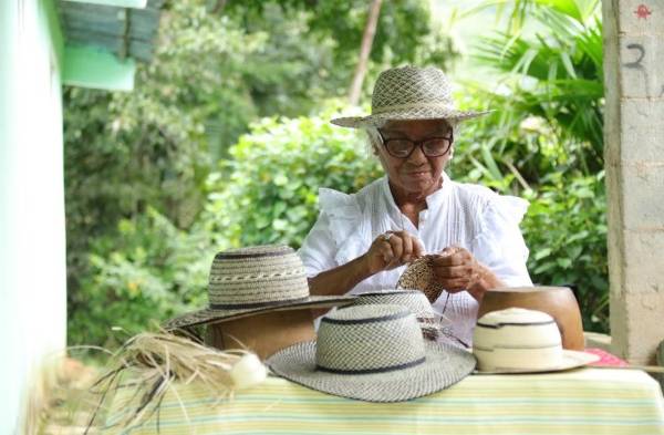 Cenia y Fulvia, las madres artesanas que educaron a sus hijos con la confección de sombreros