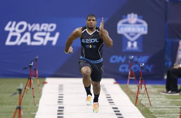 El jugador de la NFL, Michael Sam.