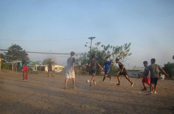 Los jóvenes de Dos Ríos no tienen campo.