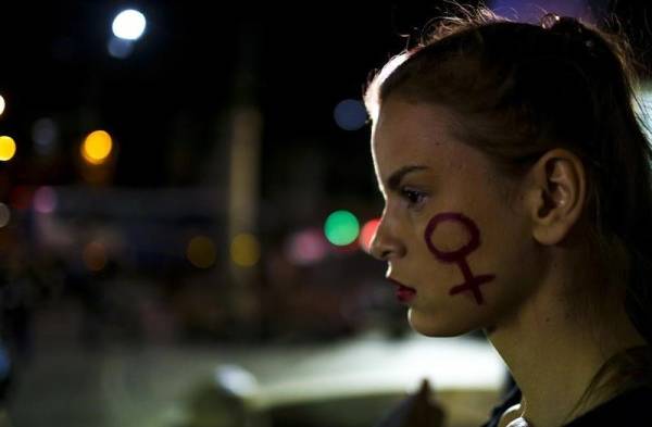 Detienen a 5 hombres por la violación colectiva a una joven en favela de Río