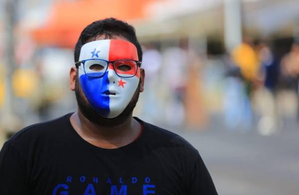 Enfrentamiento entre manifestantes y la policía antidisturbios en la Universidad de Panamá