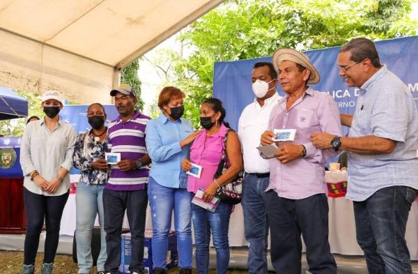 Tarjetas claves, mochilas, kits de herramientas, enseres y suplementos alimenticios llegan a Darién