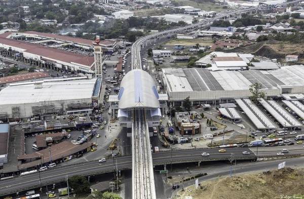 Adelantan desalojo de la plaza donde estará la nueva estación del metro