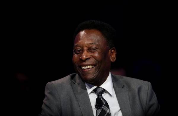 Pelé vuelve al hospital para seguir tratamiento y su condición es buena