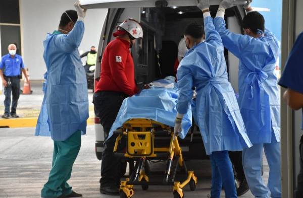 Hospital de David saturado tras accidente de bus con migrantes; declaran alerta
