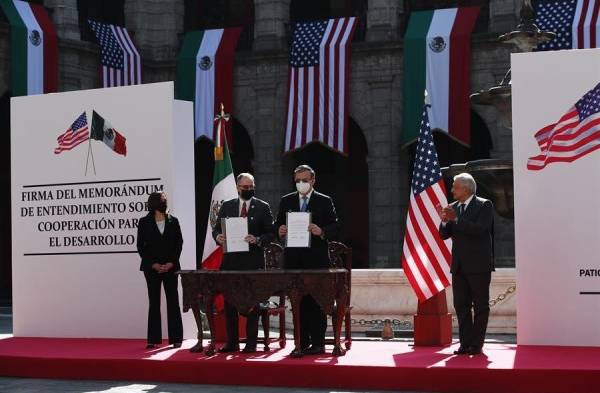 México y Estados Unidos firman memorándum de cooperación migratoria