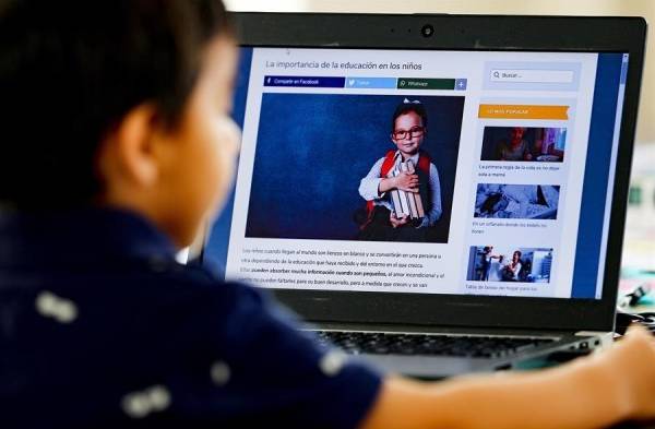 Comienza año escolar en costa ecuatoriana, la más golpeadas por el COVID-19