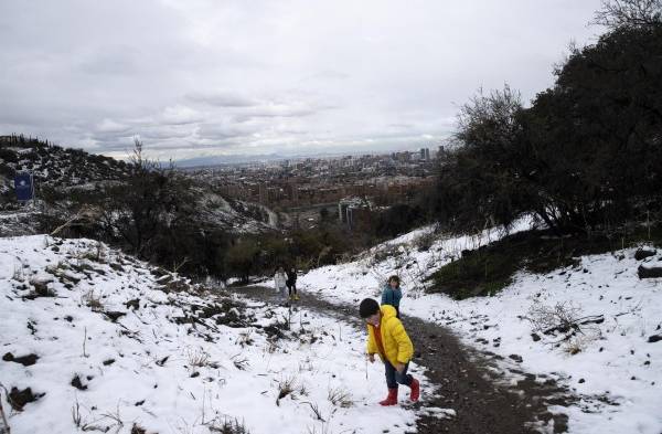 Chile experimenta un inusual episodio de lluvia y nieve en plena sequía