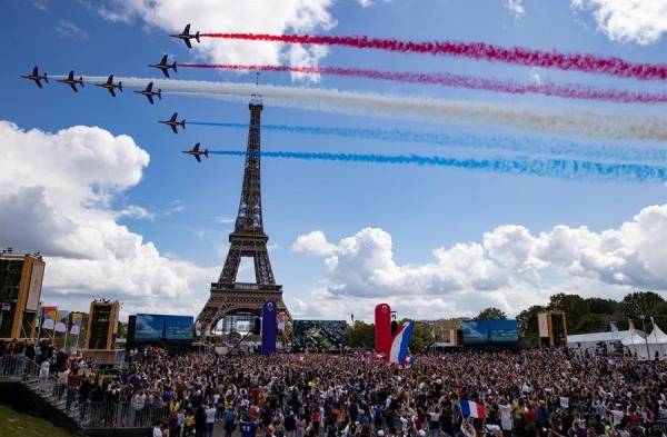 Fiesta popular en París, con un concierto gratuito al aire libre.